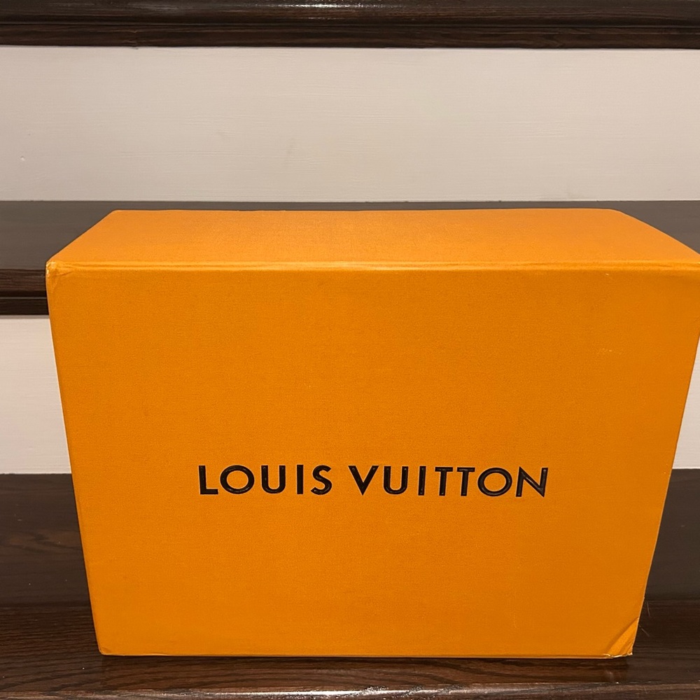 Louis Vuitton Men's Green and Tan Sneakers - Picture 5 of 6